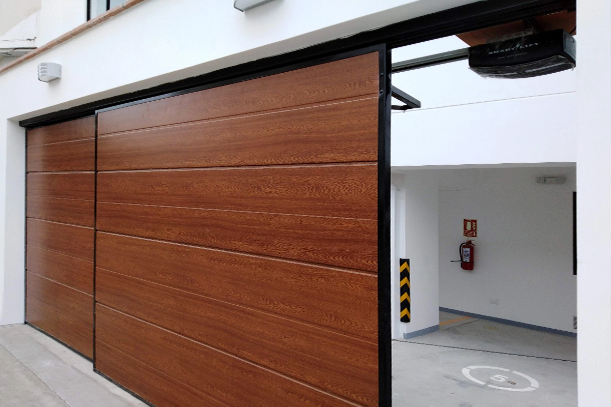 Puerta Corrediza Automática Moderna instalada por Faver