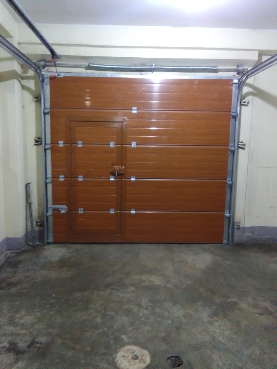 Puerta seccional industrial